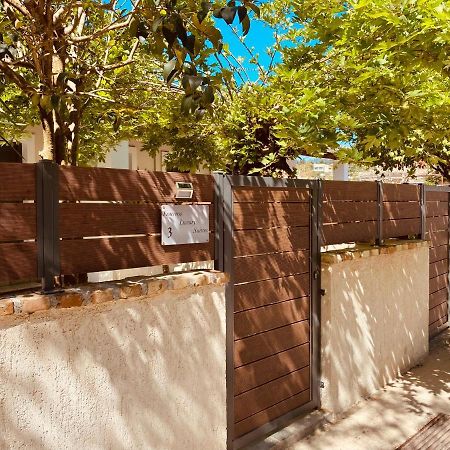 Louvros Luxury Suites Dassia  Exterior foto