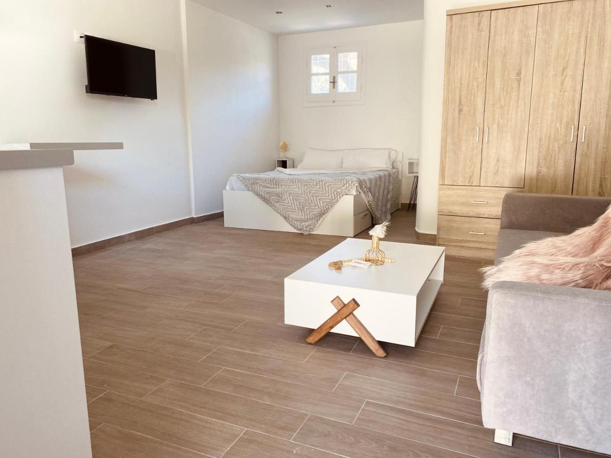 Louvros Luxury Suites Dassia  Exterior foto