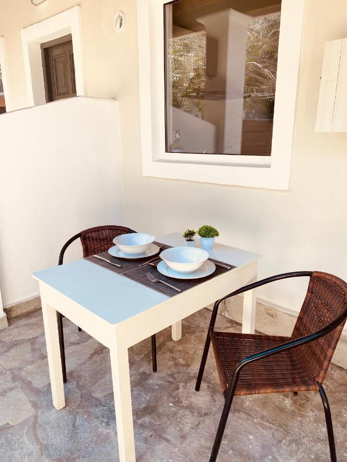Louvros Luxury Suites Dassia  Exterior foto