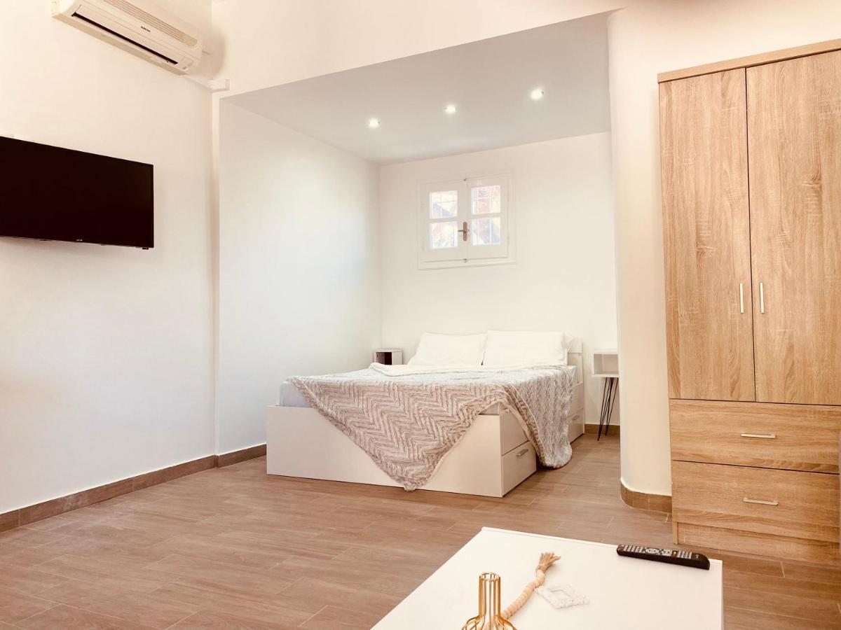 Louvros Luxury Suites Dassia  Exterior foto