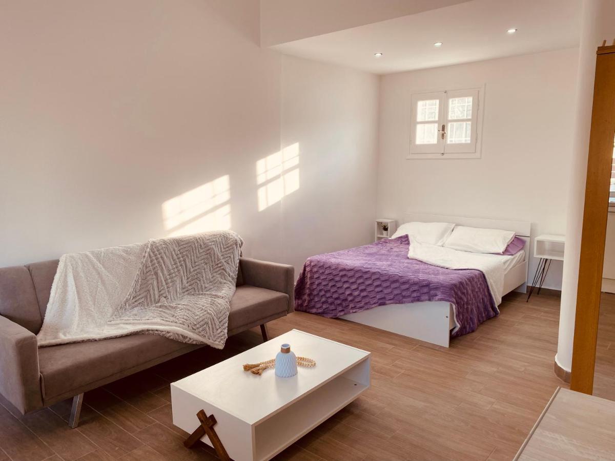 Louvros Luxury Suites Dassia  Exterior foto