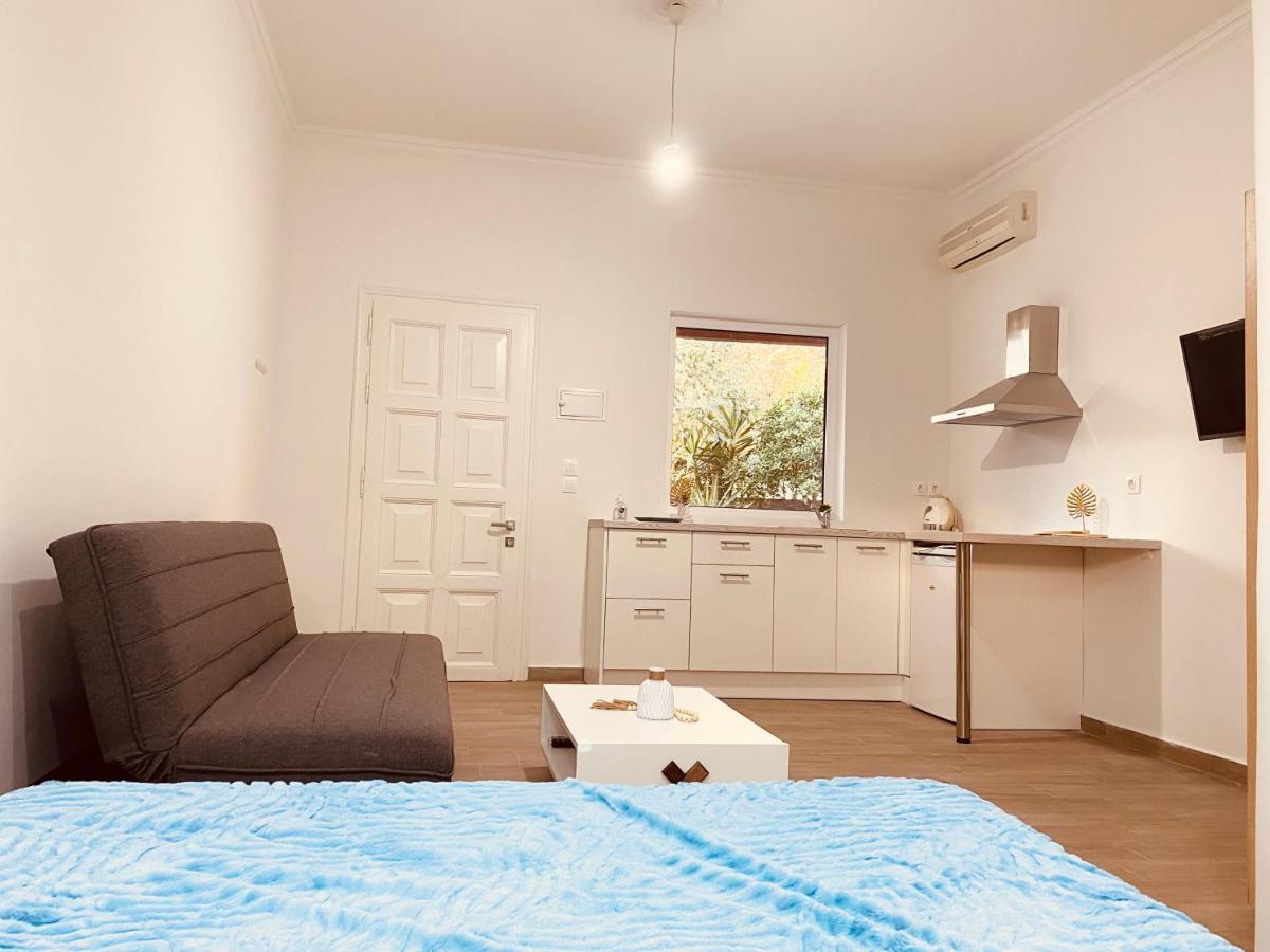 Louvros Luxury Suites Dassia  Exterior foto