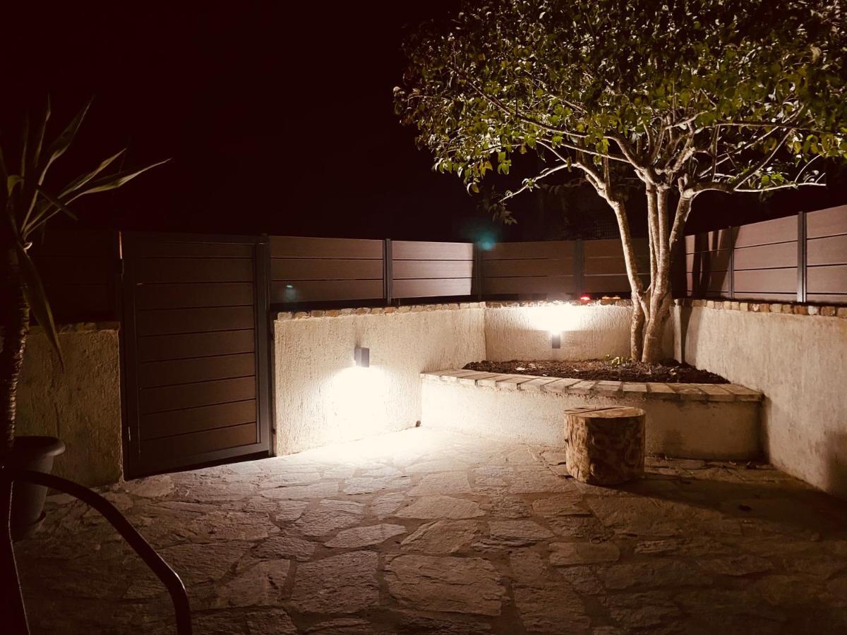 Louvros Luxury Suites Dassia  Exterior foto