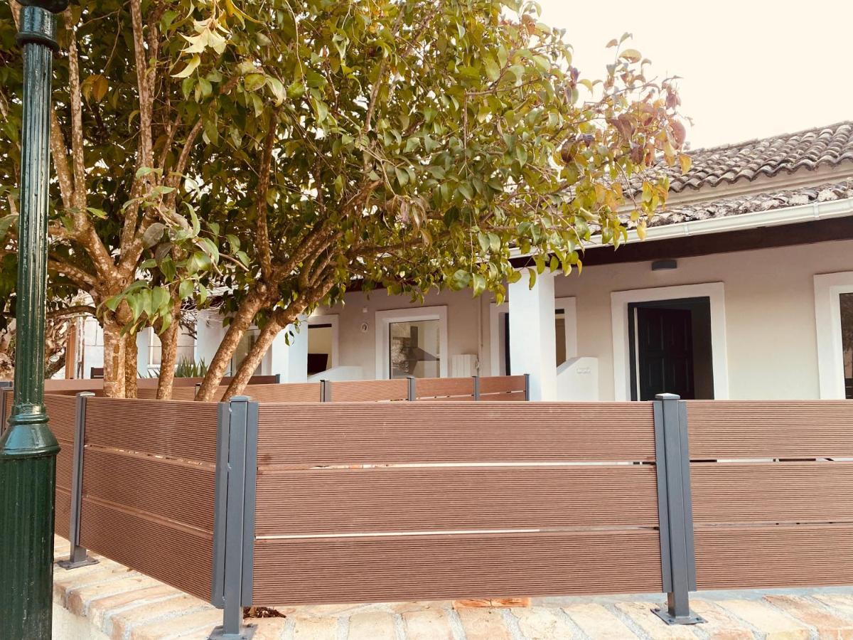 Louvros Luxury Suites Dassia  Exterior foto