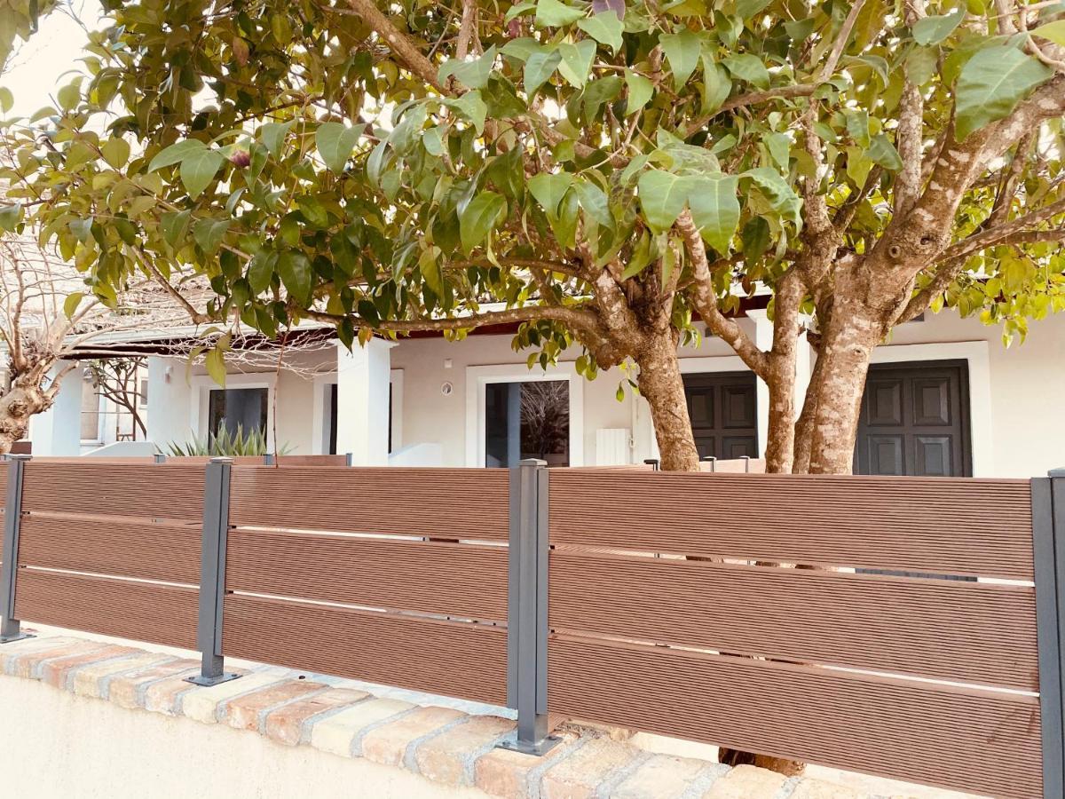 Louvros Luxury Suites Dassia  Exterior foto