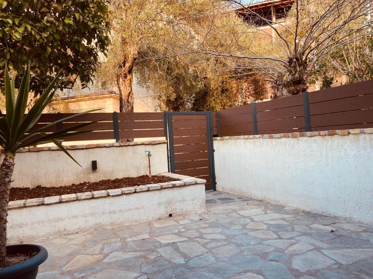 Louvros Luxury Suites Dassia  Exterior foto